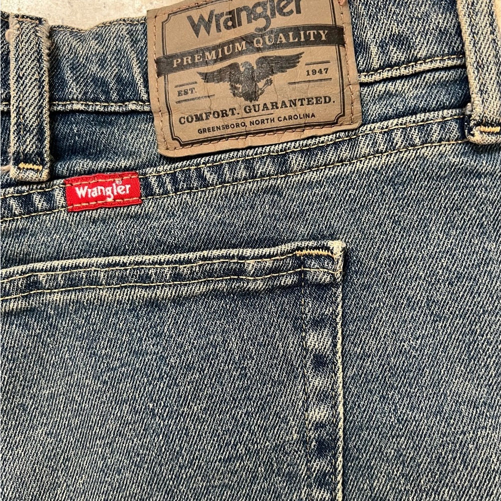 NWT Wrangler Five Star Relaxed Fit Denim Shorts Size 44 - Picture 4 of 5